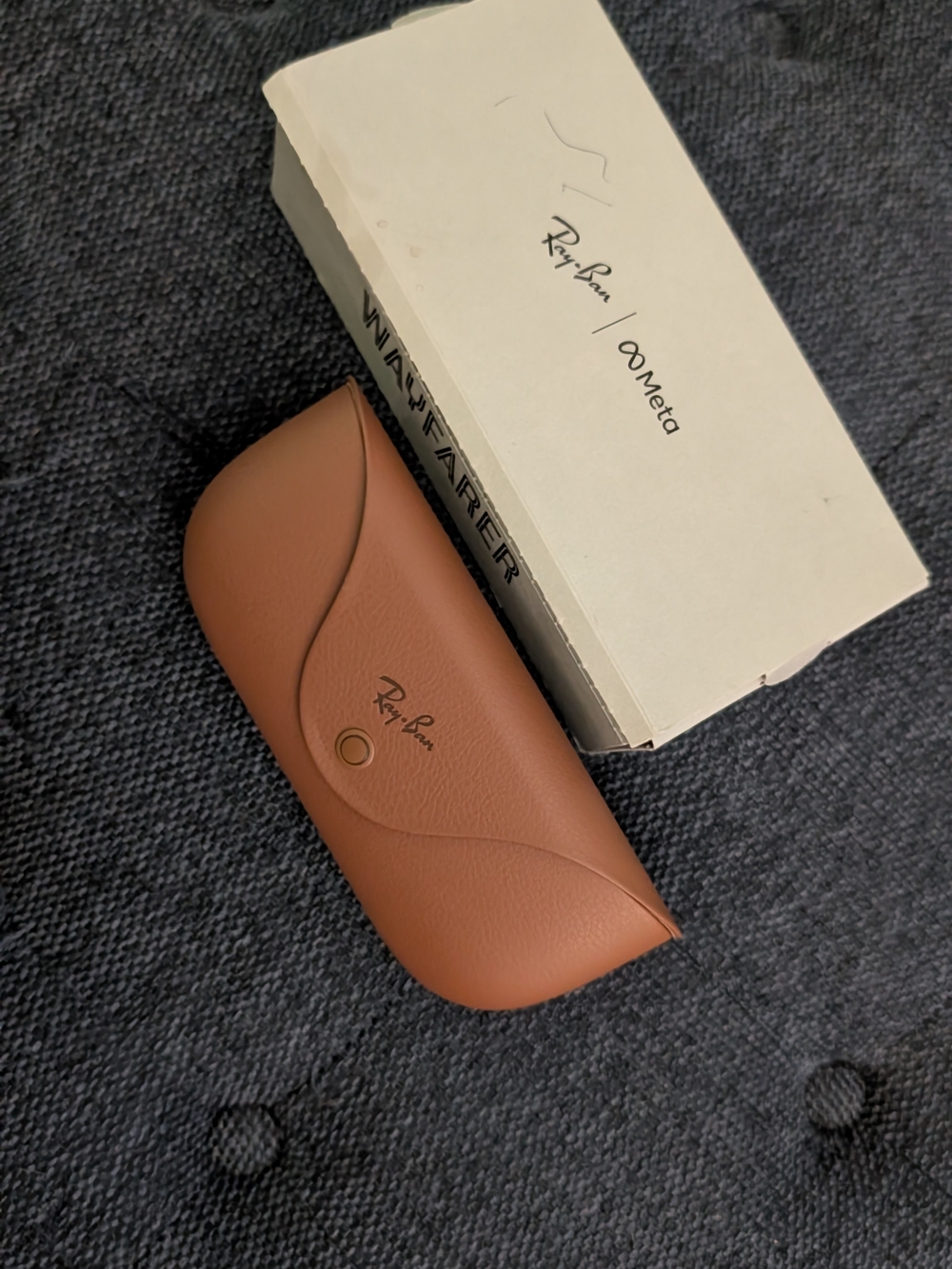Ray-Ban Meta Unisex Glasses w/ Transition Lenses And Brown Leather Charging Case